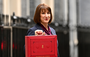 Chancellor Rachel Reeves with budget red case